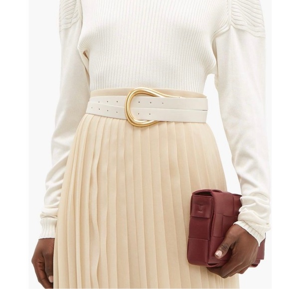 BOTTEGA VENETA beige horseshoe buckle belt. - Picture 5 of 16